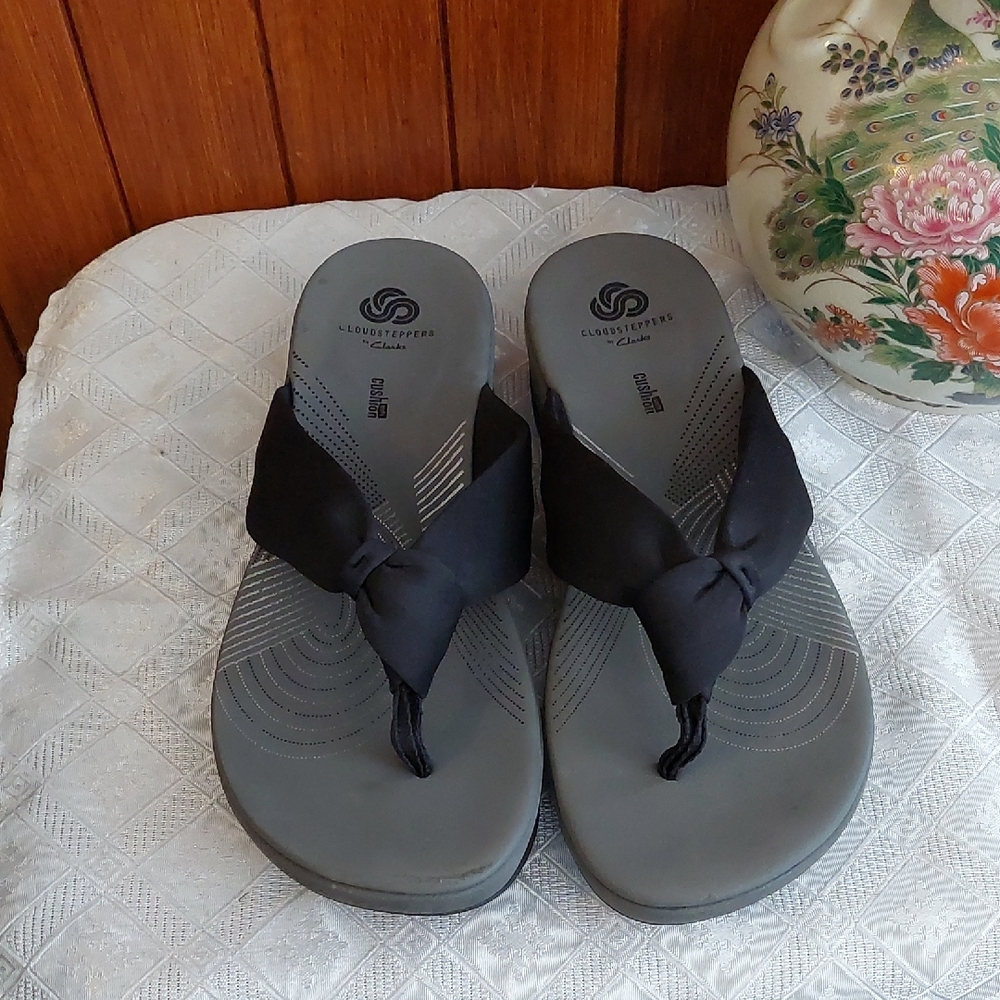 Cloudsteppers by Clarks Black Sandals Size 9